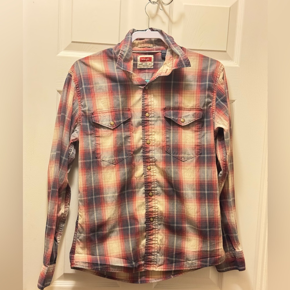 Wrangler Red and Blue Casual Button Down Shirt